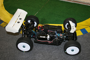 Le prototype Tout-terrain 1/8° électrique CPX Design D5E.