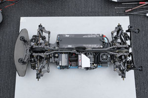 Présentation: La Touring Car 1/10° électrique Schumacher Mi8 équipée du kit de transformation "HGT" (High Grip Track").