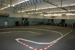 Nouvelle piste indoor du club DMT à Court, Suisse.